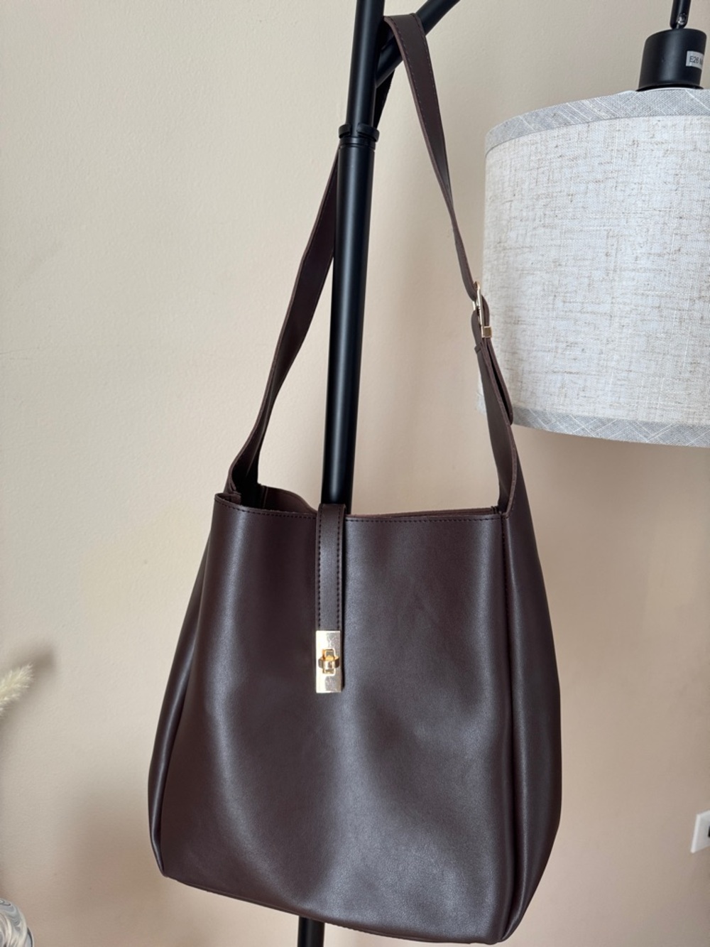 Classic Leather Shoulder Bag in Dark Brown